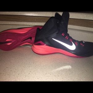 2014 NIKE MENS HYPERDUNKS
